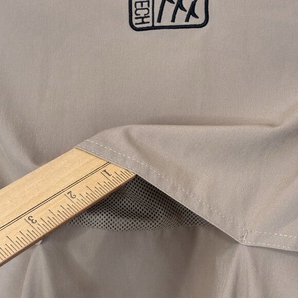Fintech Fishing Shirt Mens XL Beige Vented Pocket Short Sleeve Moisture Control - Picture 7 of 10